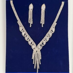 ✨Elegant Rhinestones Necklace and Earring Set (Silver-tone)